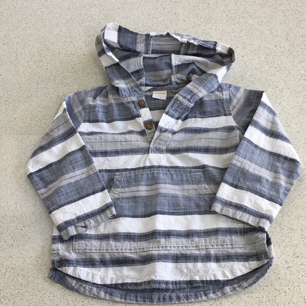 Gymboree long sleeve hooded shirt